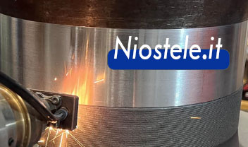 Riporto laser cladding su cilindro metallico, zona di transizione tra due materiali d'apporto diversi